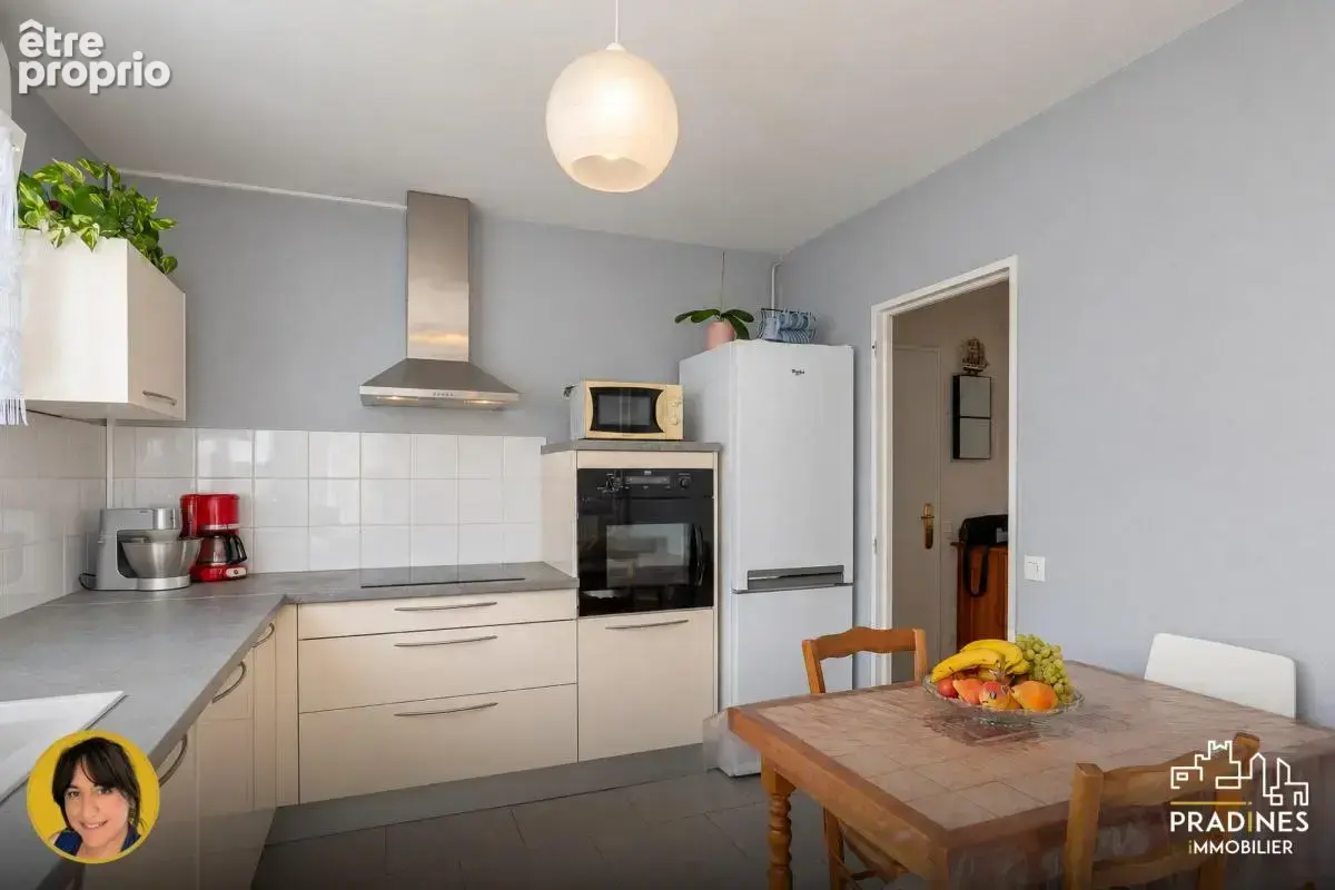 Pierre-Bénite - T3 lumineux de 70 m² avec balcon, parking, c - photo 5