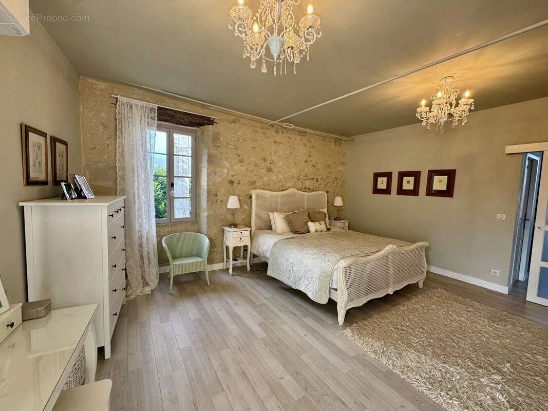 Maison à SERRES-ET-MONTGUYARD