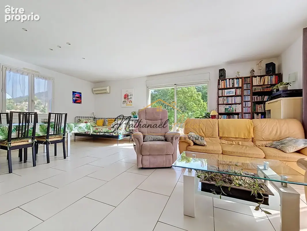 Maison avec logement indépendant, piscine, garage, écurie et terrain - photo 8