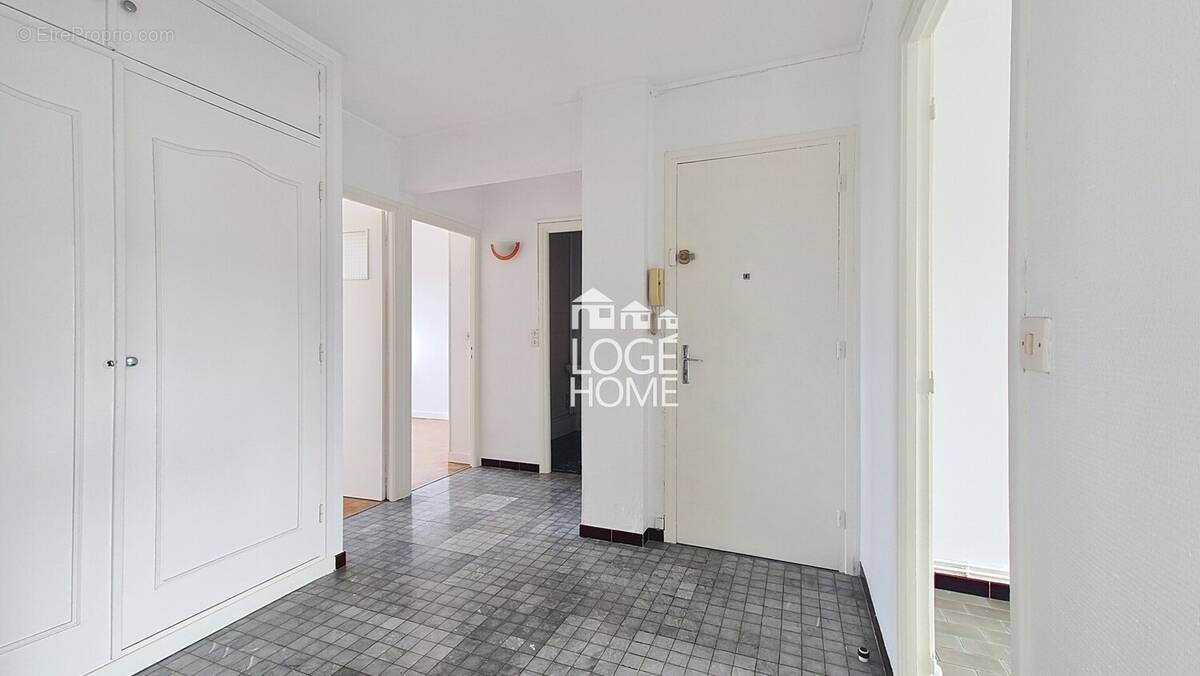 Hall - Appartement à DOURGES