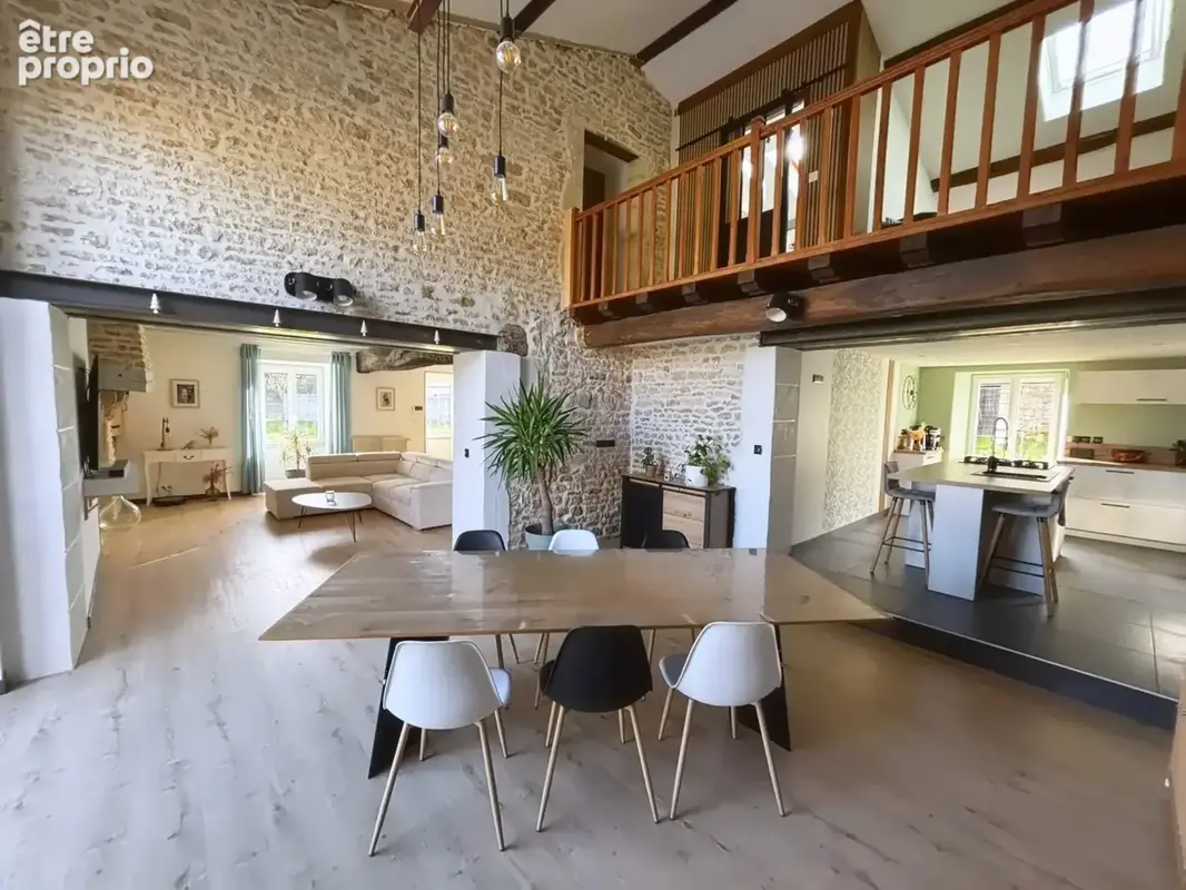 Maison en pierre rénovée – 157 m² – 3 chambres – terrain de plus de 3 000 m² piscinable – grange et dépendances – proche la crèc - photo 3