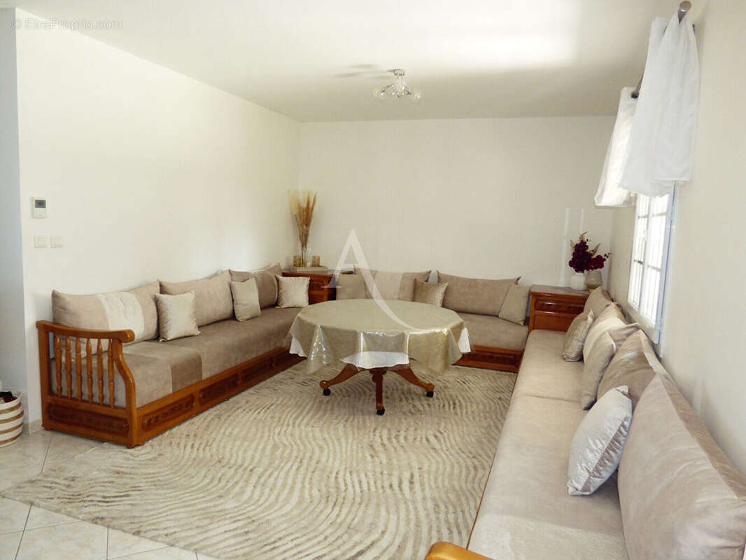 Maison à SAINT-DENIS-DE-L&#039;HOTEL