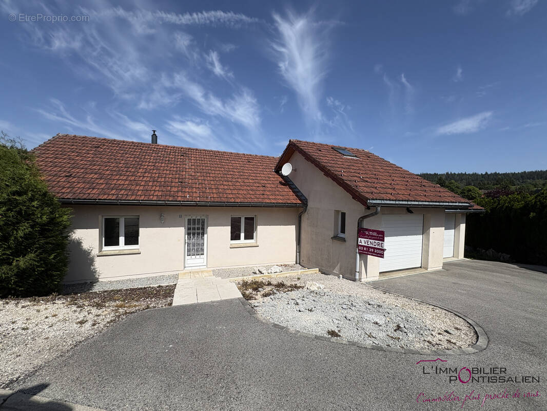 Maison à OYE-ET-PALLET