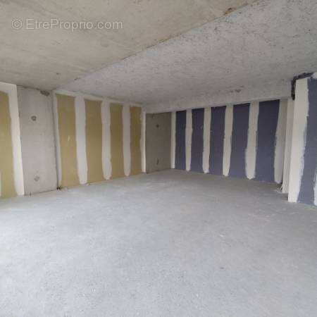 1 n°5 - Commerce à BERCK