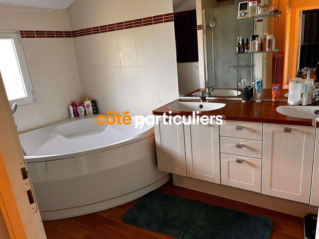 Maison à MONCOUTANT