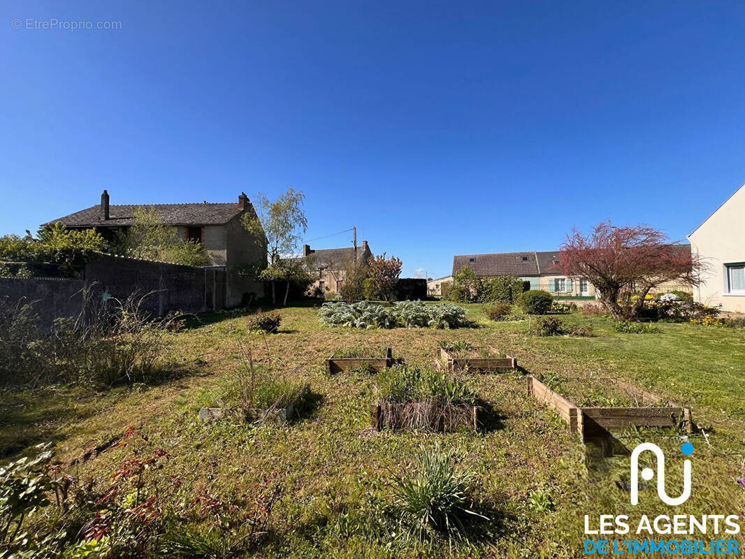 Terrain à CHARSONVILLE