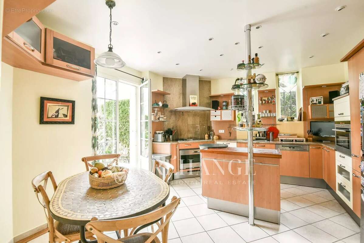 Maison à LE VESINET