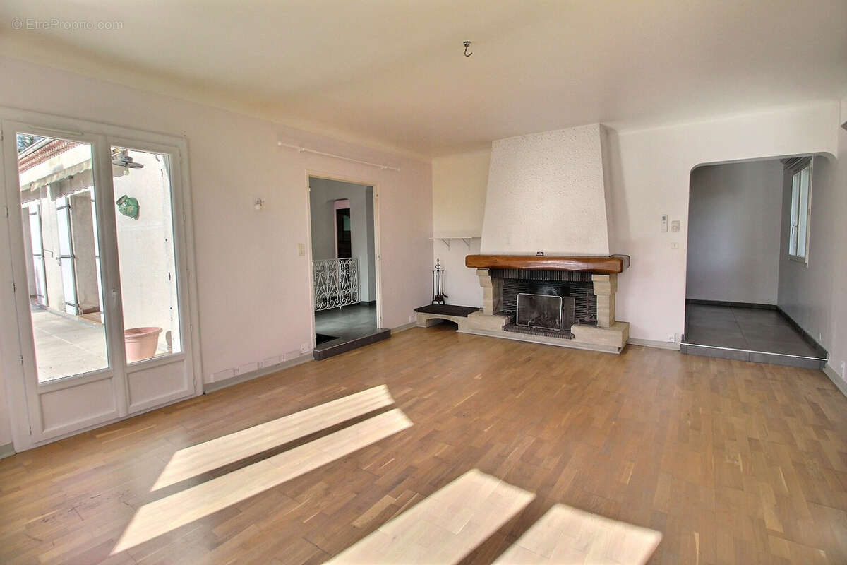 Maison à SAINT-CLEMENT-DE-RIVIERE