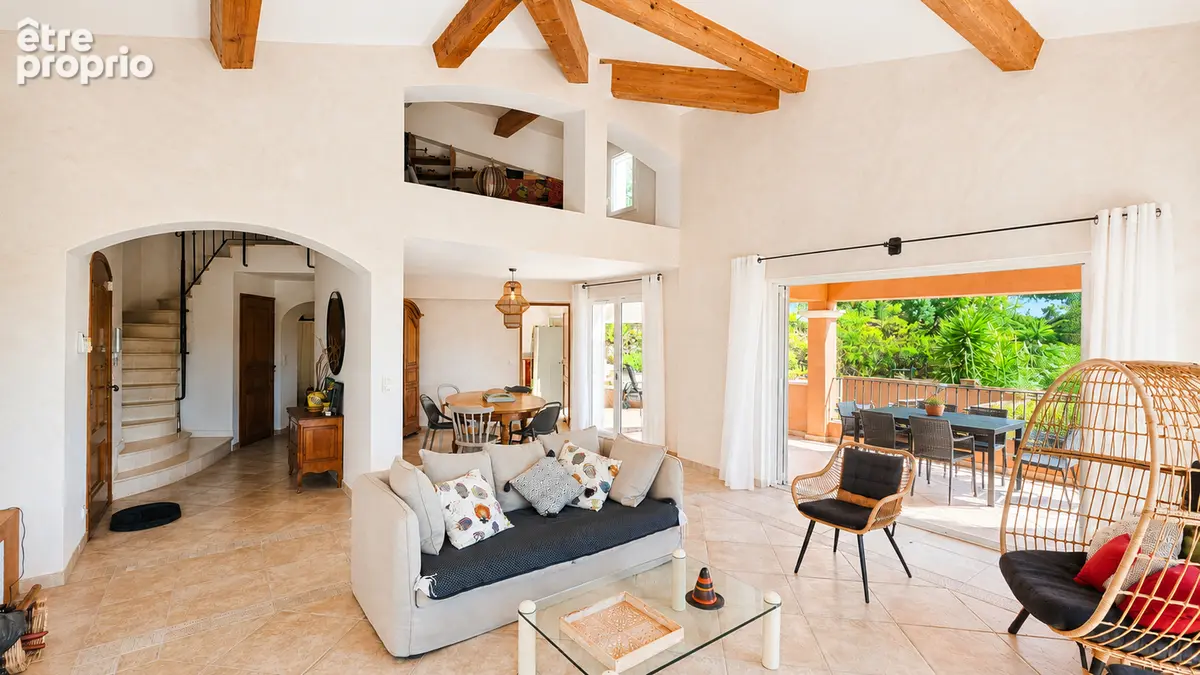 Villa neo-provencale avec vue mer dans un domaine prive - photo 5
