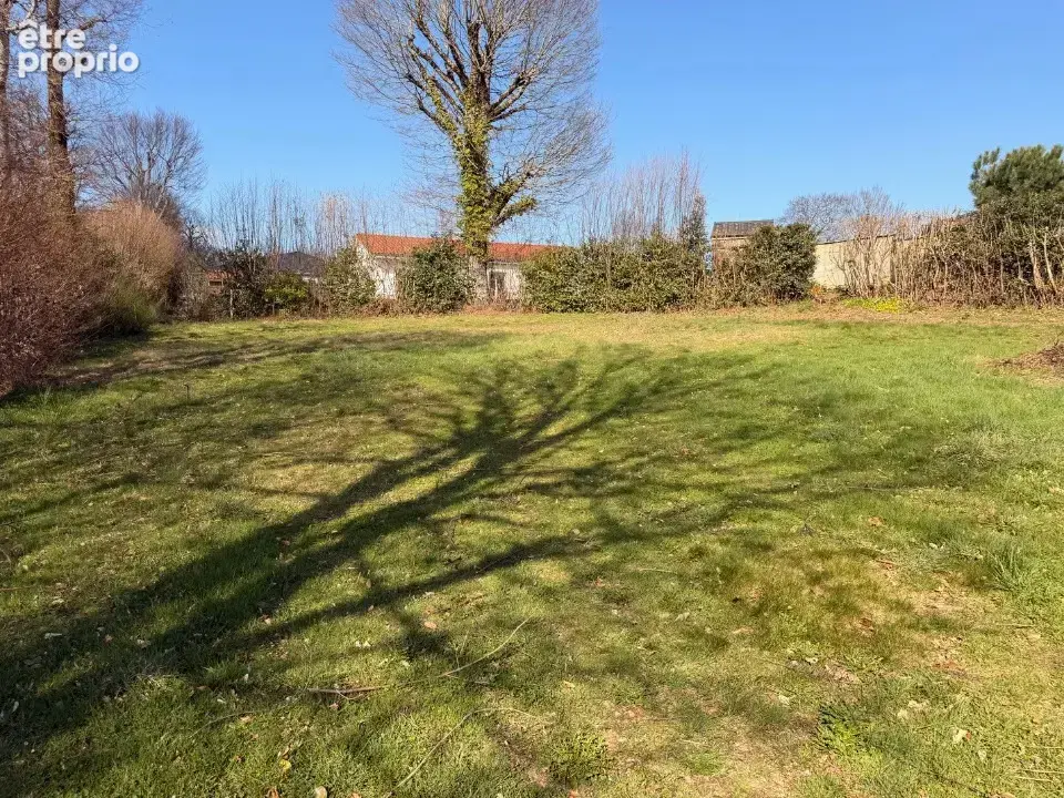 Terrain à SANSAC-DE-MARMIESSE
