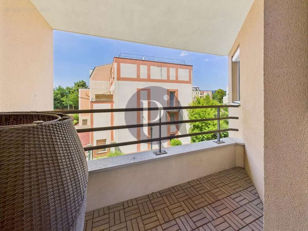 Appartement à LE PLESSIS-ROBINSON