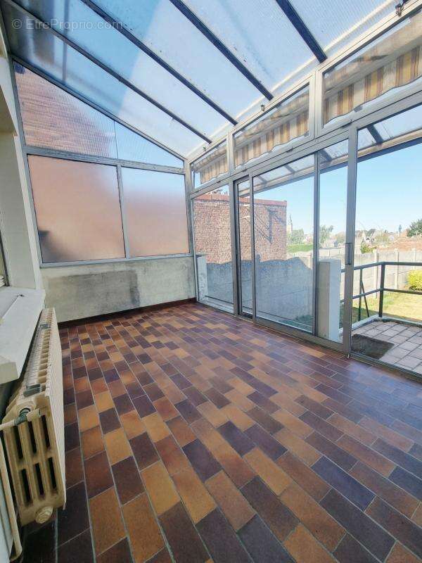 Semi-individuelle à rénover  avec garage, jardin, sous-sol - photo 11