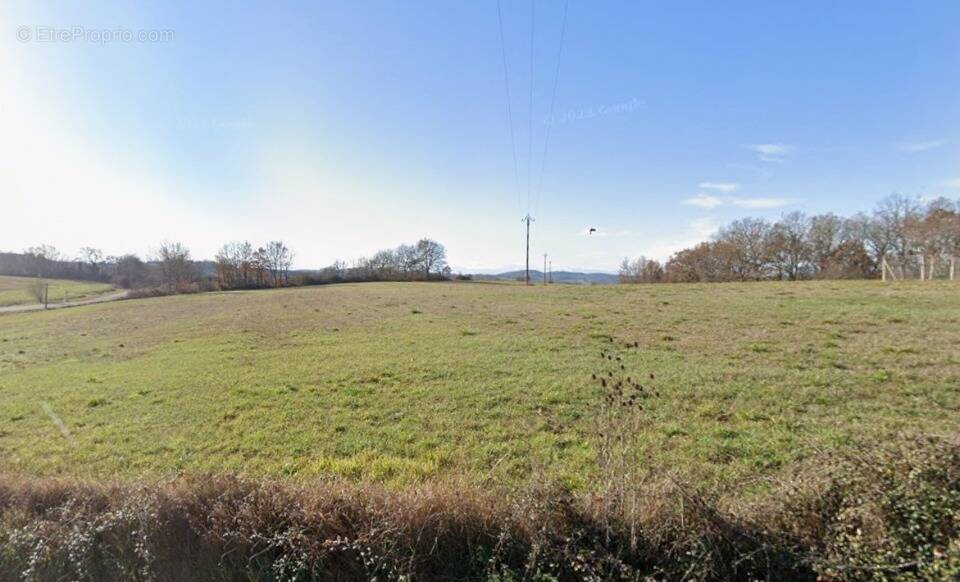 Terrain à AURIGNAC