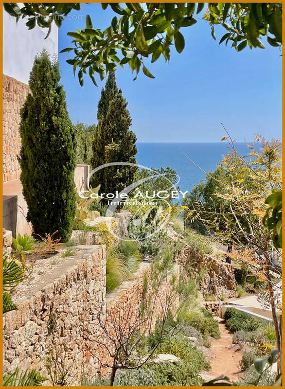 Maison à SAINT-CIERGE-LA-SERRE