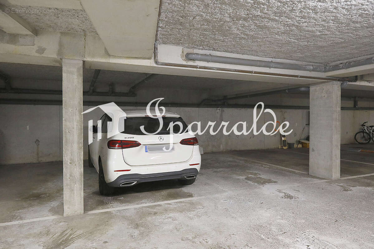 Parking à HENDAYE