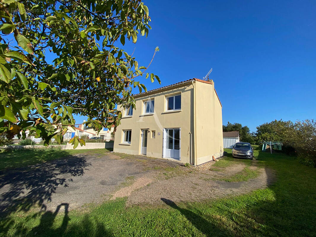 Maison à AVRILLE