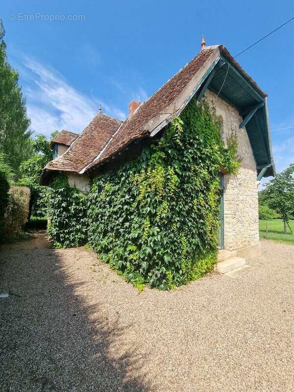 Autre à SAINT-PIERRE-LE-MOUTIER