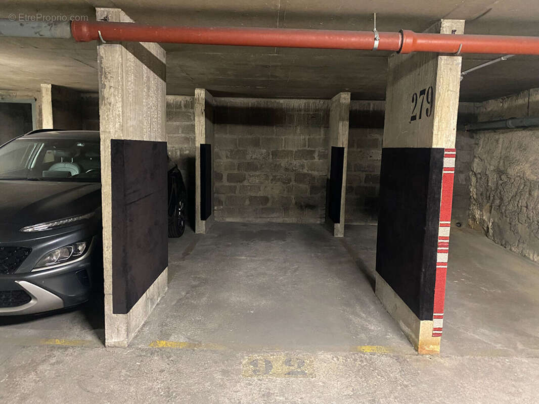 Parking à PARIS-20E