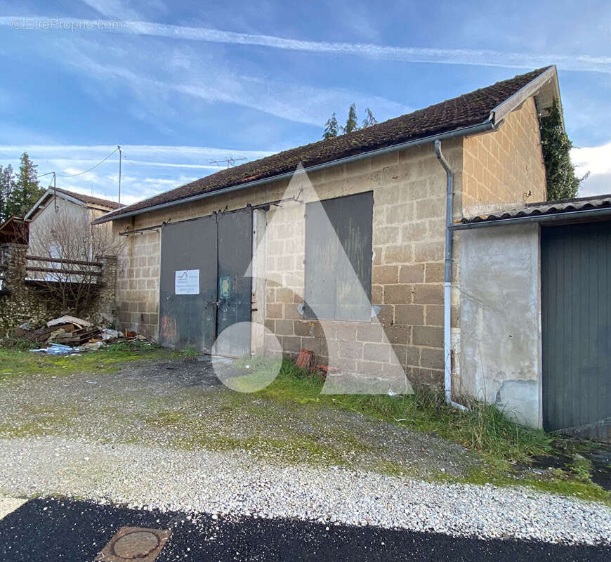 Commerce à LA CLOTTE