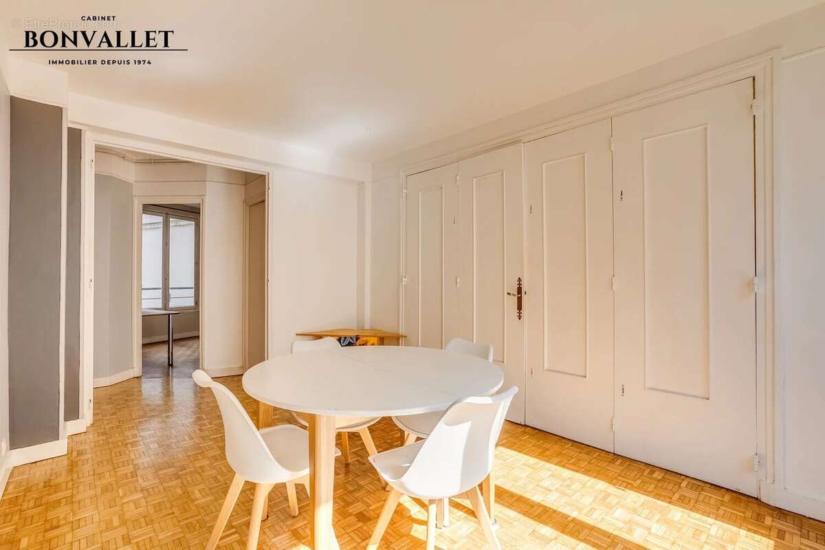 Appartement à PARIS-15E