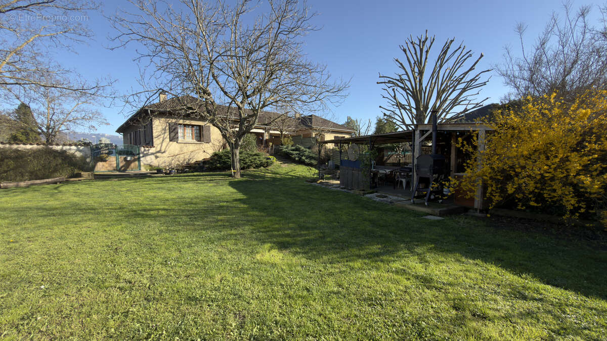 Maison à MONTELIER