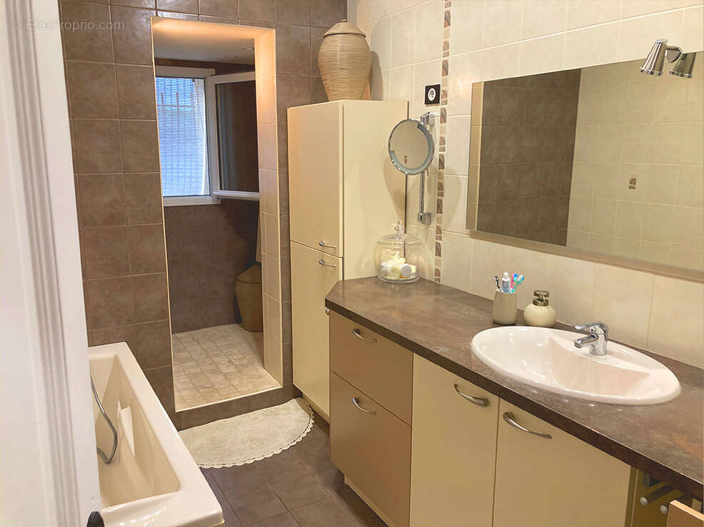 Maison à ROCHEMAURE