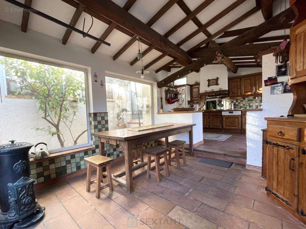Maison 230 m² à Istres  - photo 9