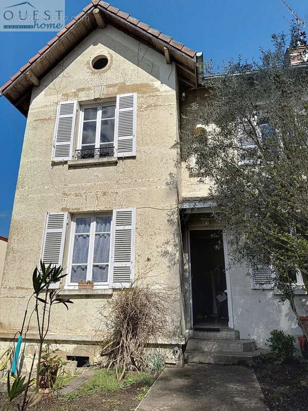 Maison à CHARBONNIERES-LES-BAINS