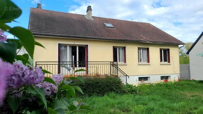 Maison à LE GUE-DE-LONGROI