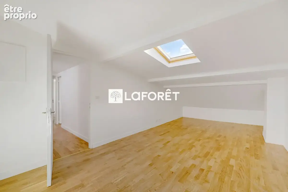 Appartement T5 atypique de 123m2 . Lumineux et calme au dernier étage d'une jolie copropriété. - photo 9