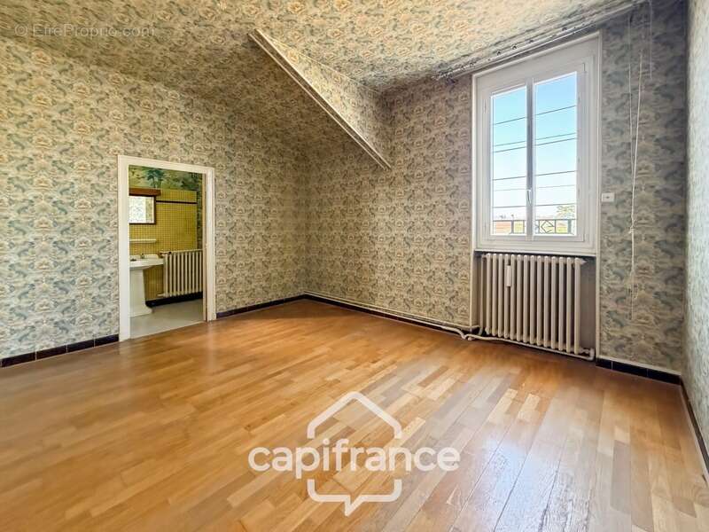 Maison familiale de 174 m² avec fort potentiel – Saint-Rambert-d'Albon (26) - photo 18