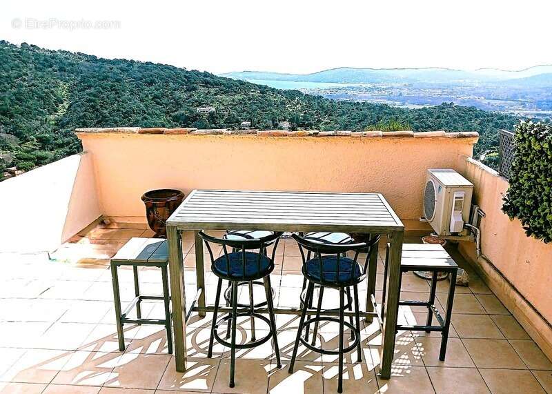 Appartement à GRIMAUD