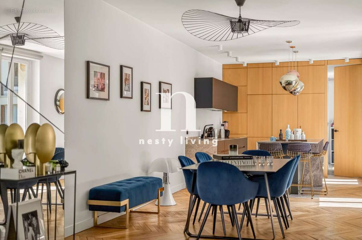 Appartement à PARIS-16E