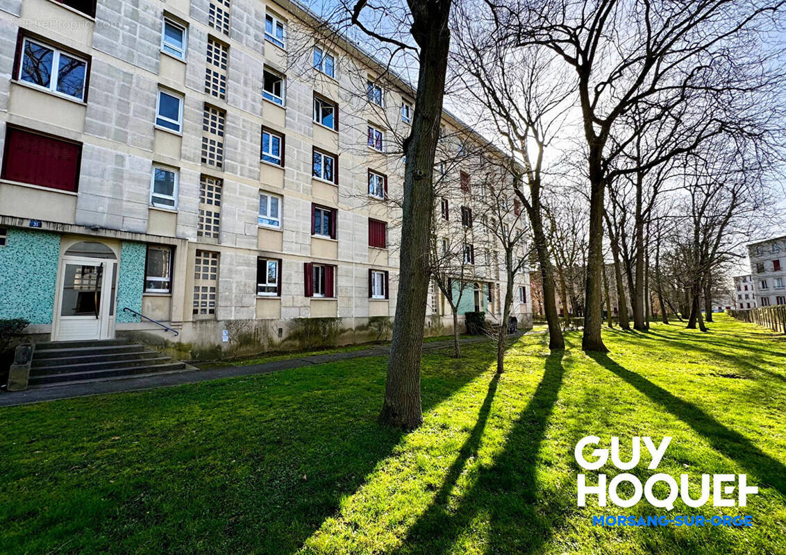 Appartement à SAINTE-GENEVIEVE-DES-BOIS