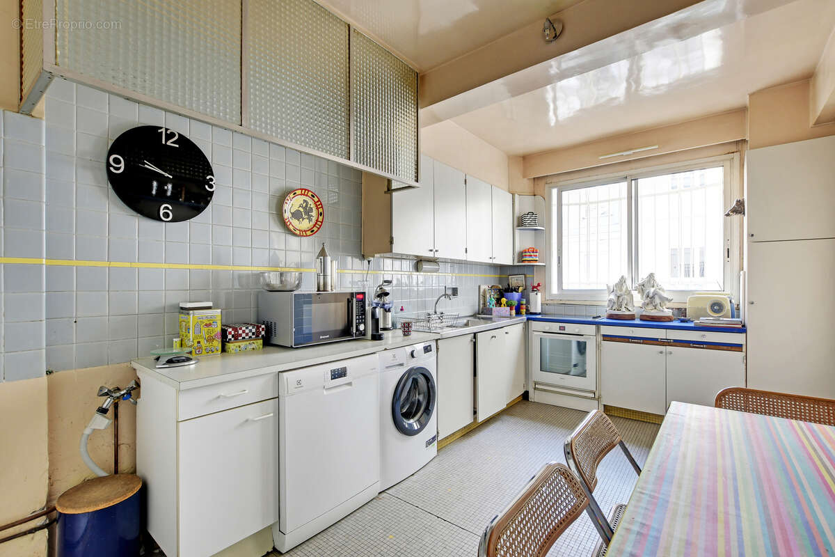 Appartement à PARIS-1E
