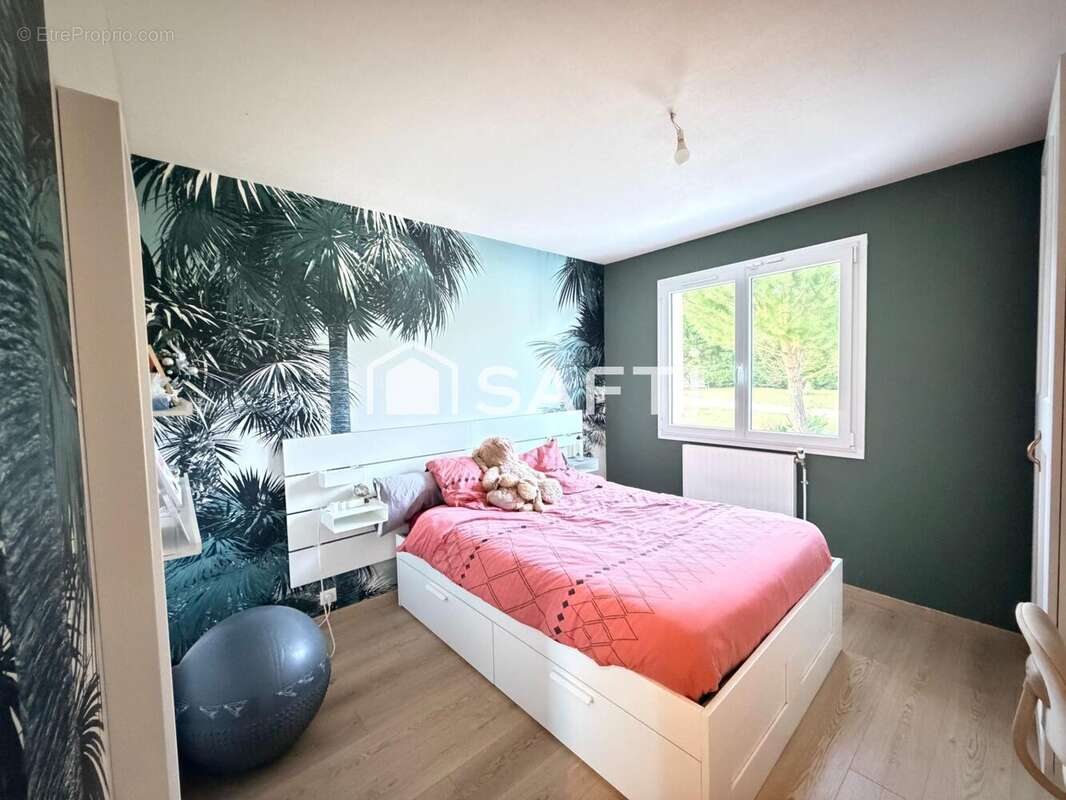 Maison 158 m² à Chateau-Larcher  - photo 7