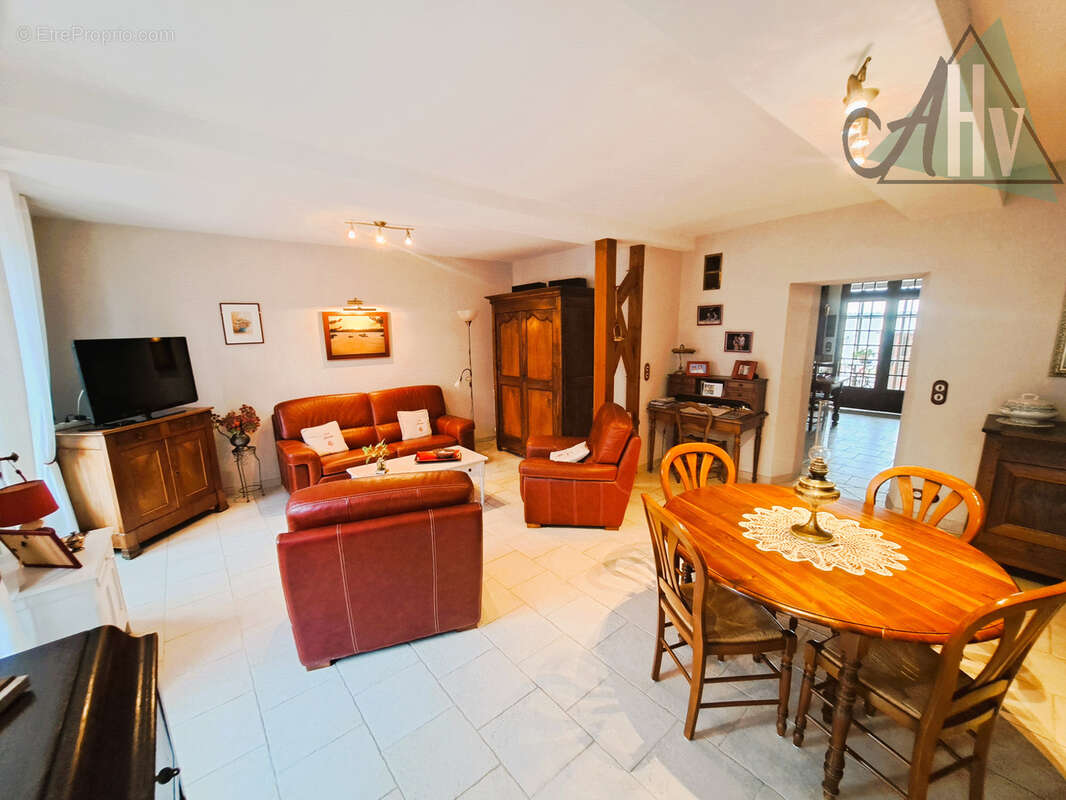 Maison à VILLENEUVE-LA-GUYARD