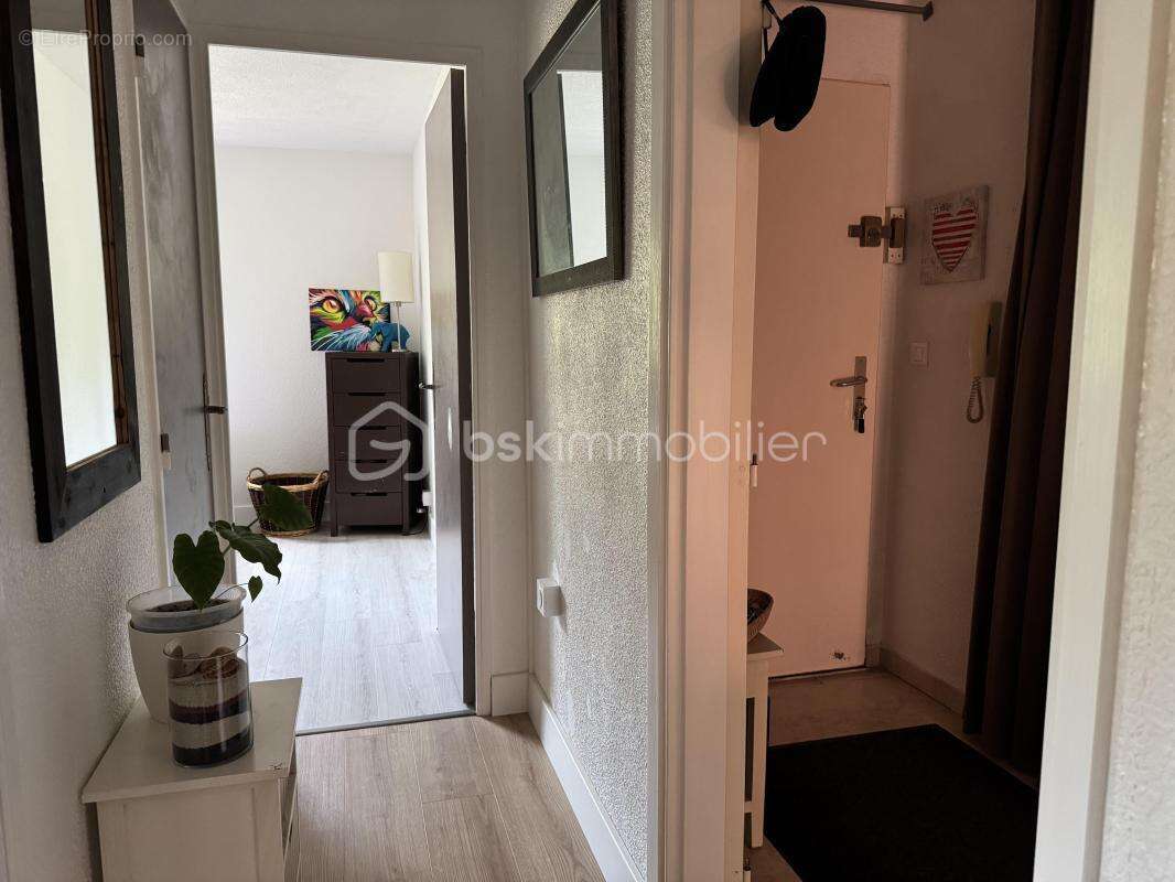 À Saint-Raphaël (83700), dans un quartier recherché, beau T3 de 59,84 m² avec terrasse, jardin privatif de 39 m², garage et cave - photo 17