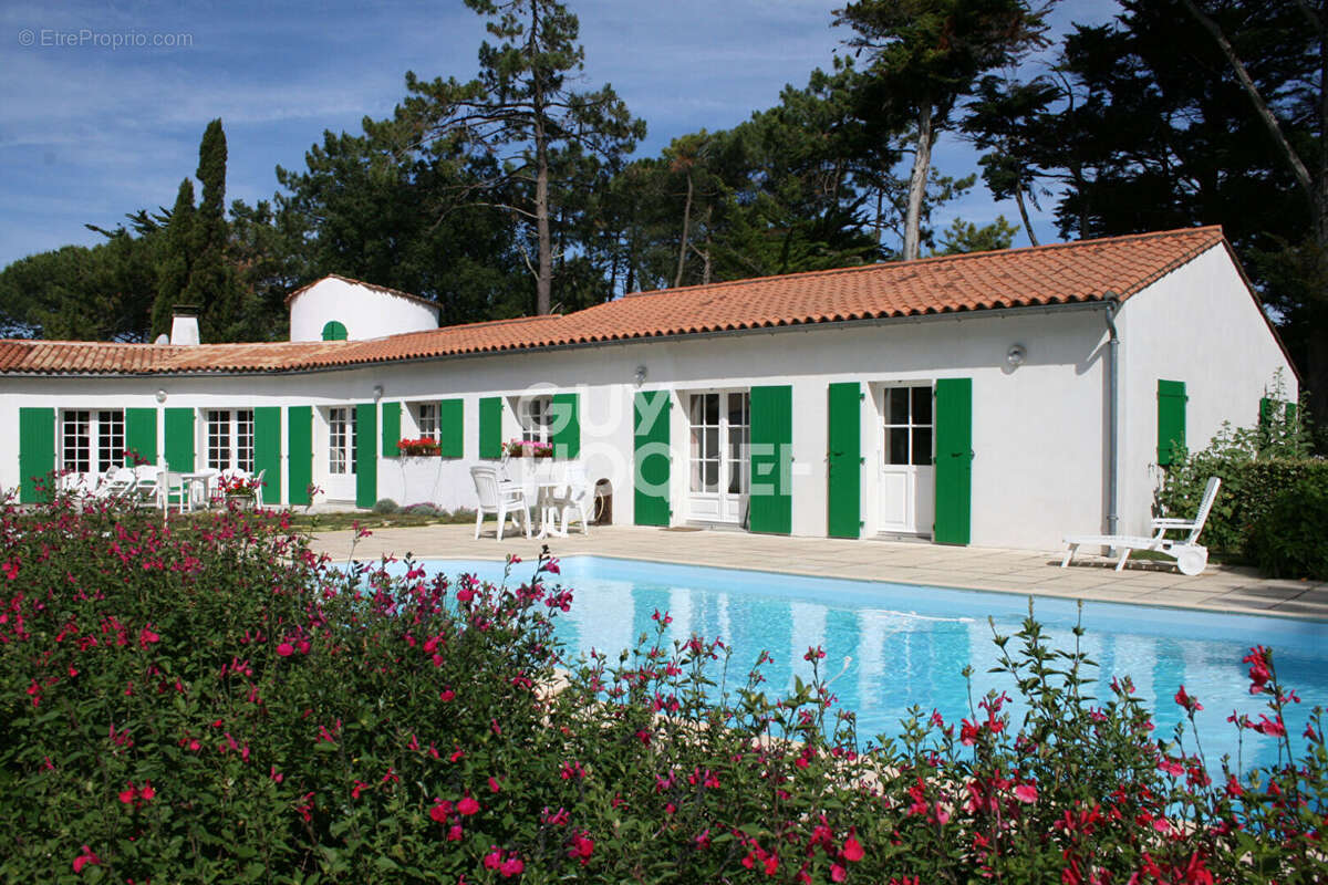 Maison à vendre à La Flotte - 5 pièces, piscine, grand terrain - photo 14