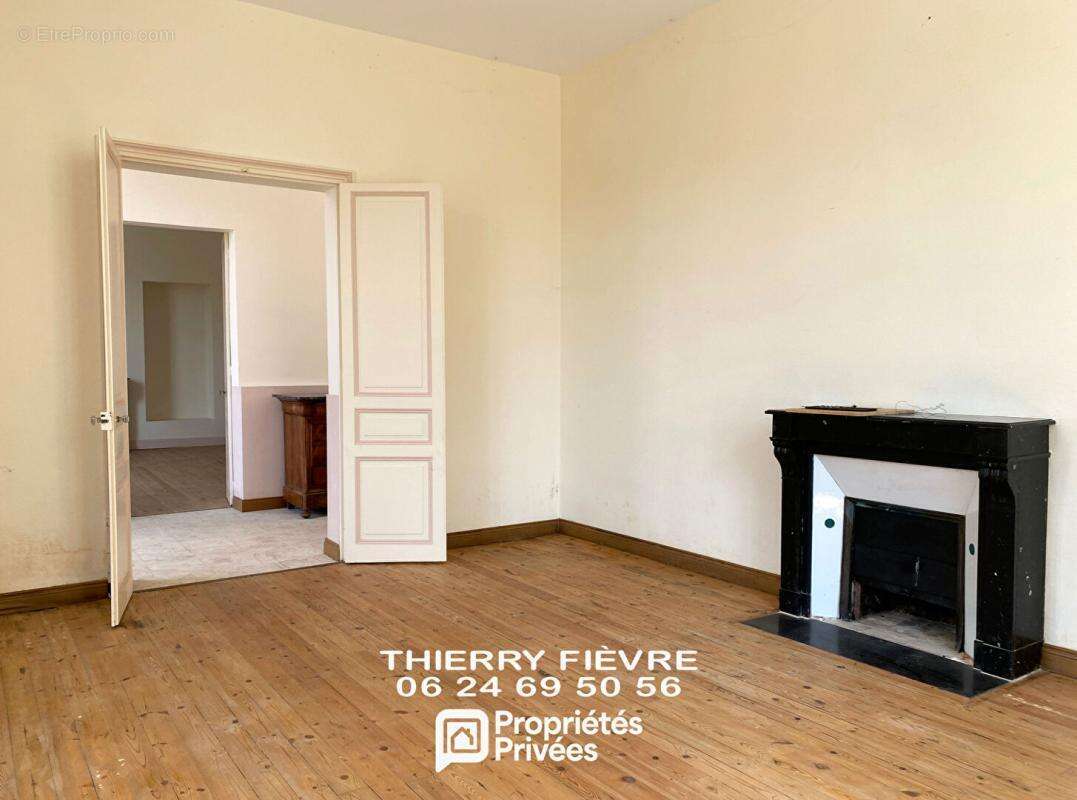 A  VENDRE 86120 LES TROIS MOUTIERS Maison bourgeoise de 299 m2 avec jardin et dépendance - photo 2