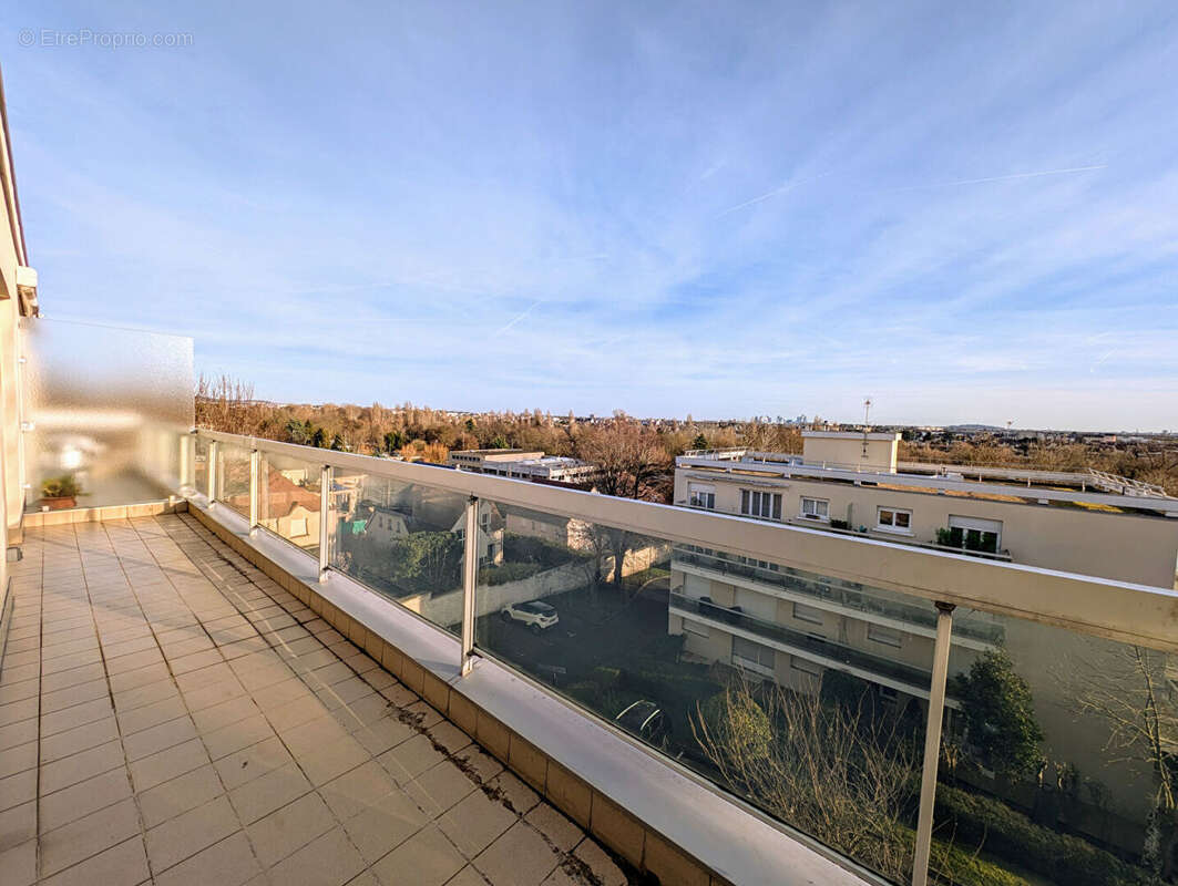 MAISONS-LAFFITTE - Studio de 36 M² avec Terrasse de 10M²  - Cave et Parking extérieur - photo 4