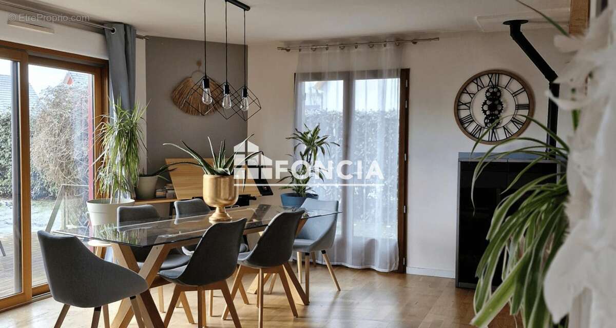 Maison à JOUE-L'ABBE