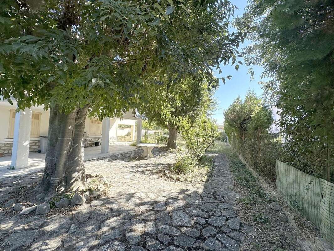 Maison 94 m² à Villeneuve-Les-Avignon  - photo 6