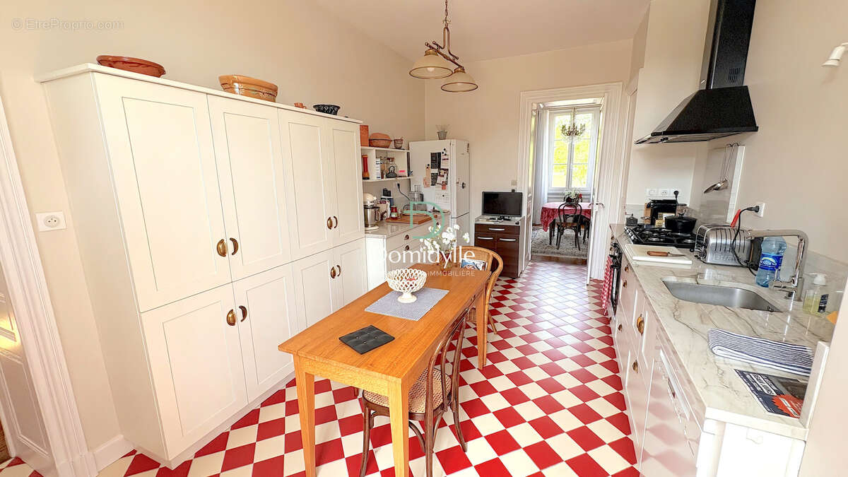 Maison à SAINT-JEAN-D'ANGELY