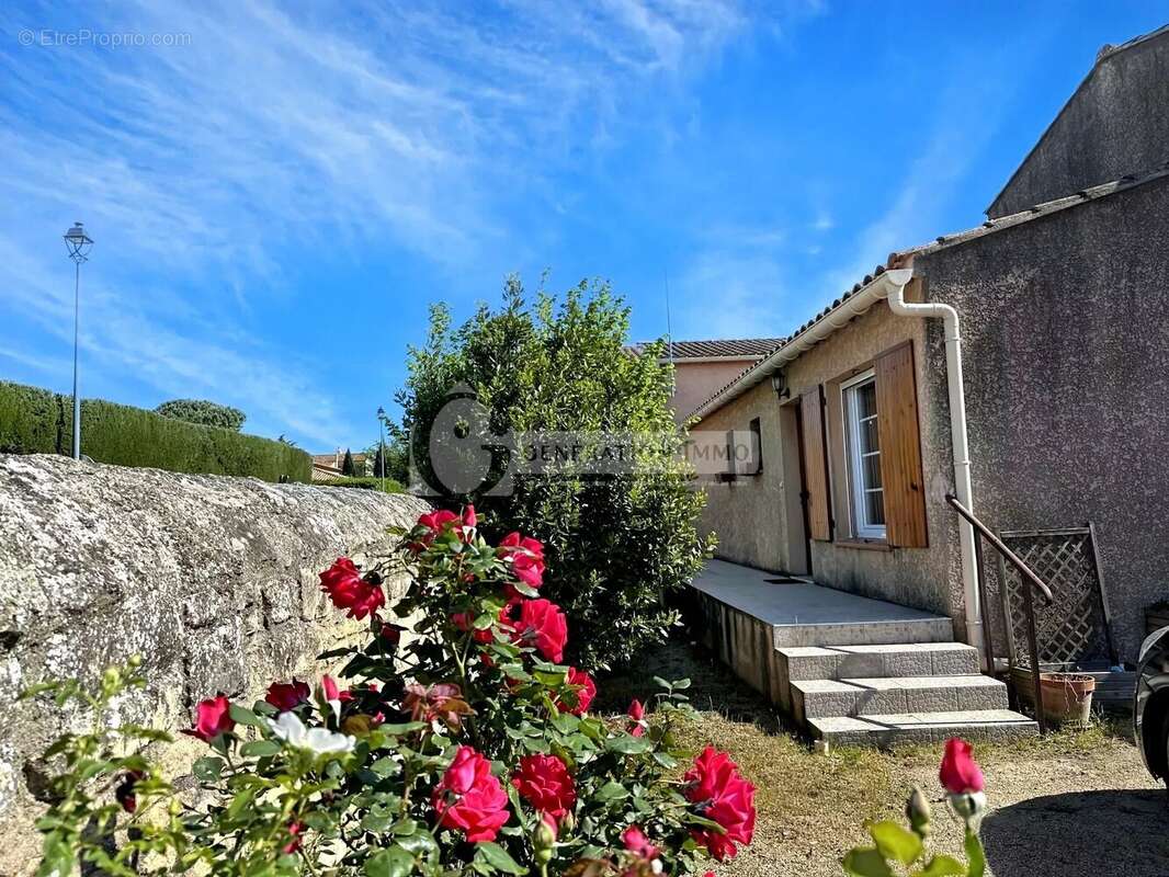 Maison à FONTVIEILLE