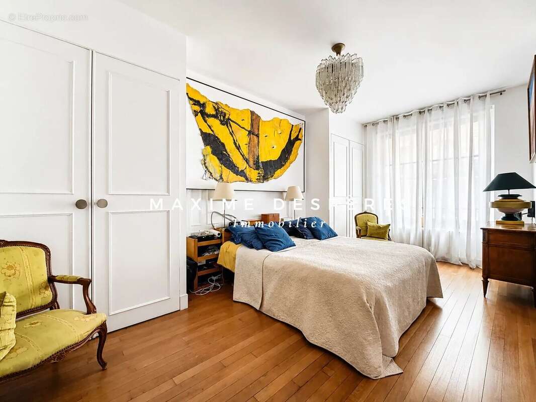 Appartement à PARIS-16E