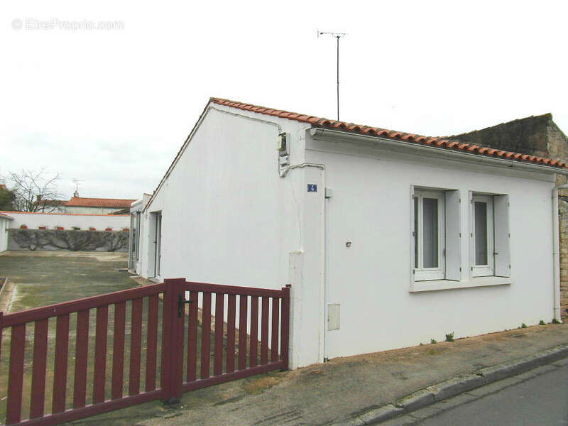 Maison à LES MAGNILS-REIGNIERS