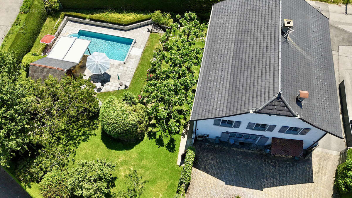 vue drone (2) - Maison à PRESILLY