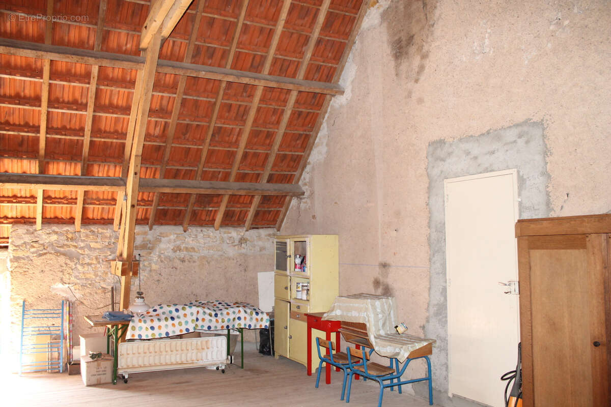 Maison à VICQ-EXEMPLET