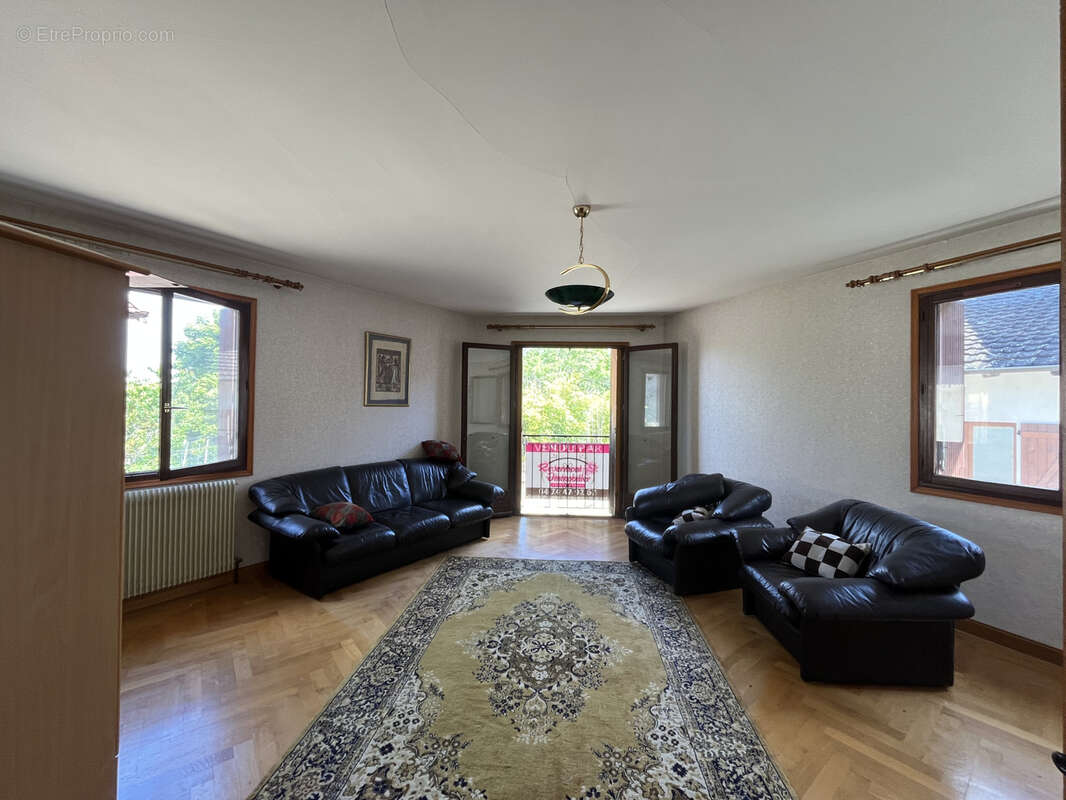Maison à CEYZERIAT